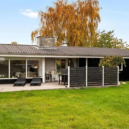 Holiday home Beautiful In With Kitchen