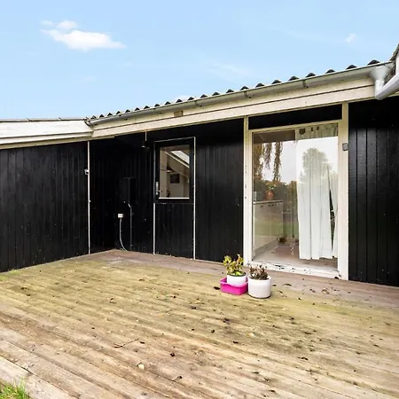 Beautiful In With Kitchen Holiday home